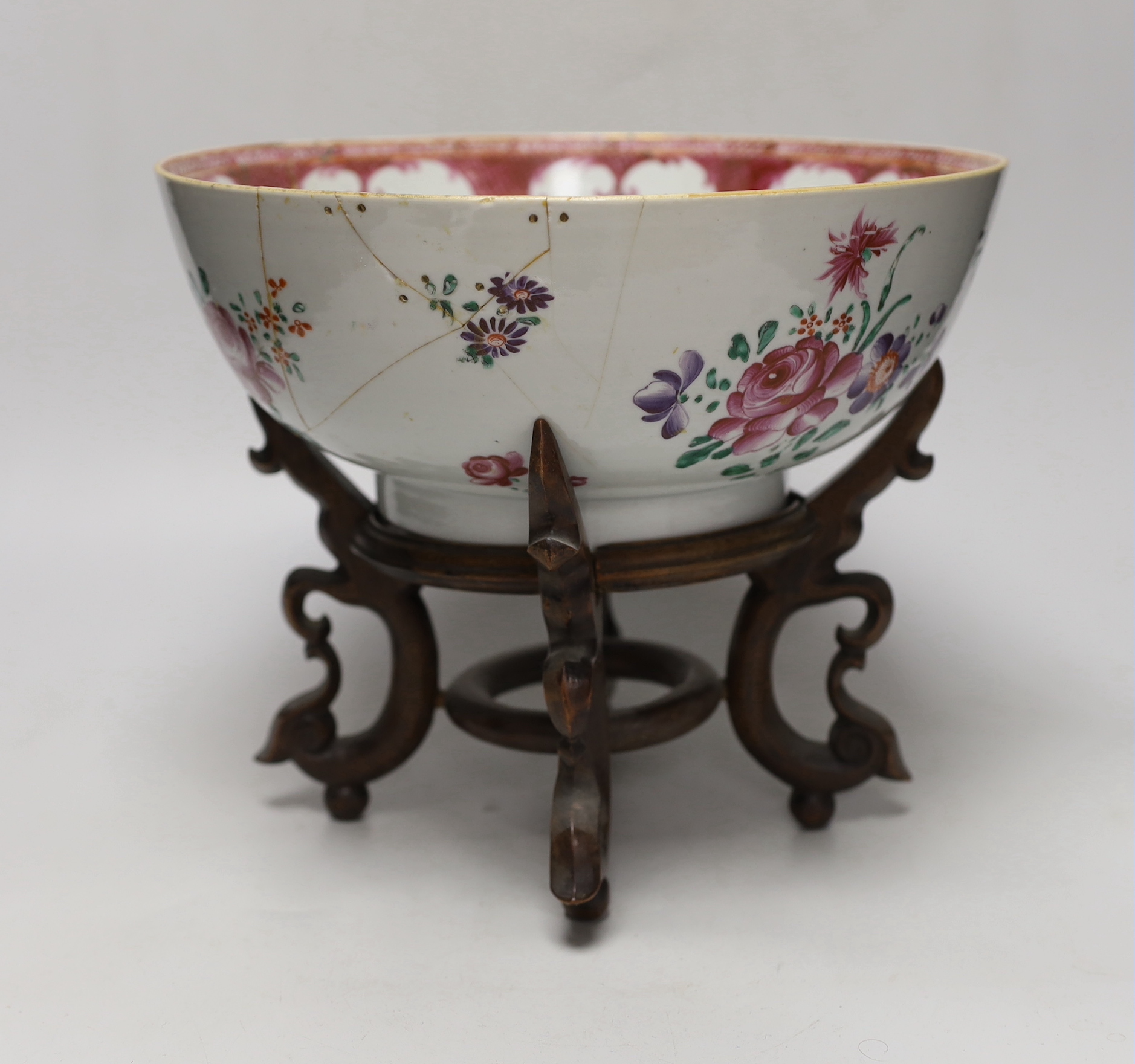 An 18th century Chinese famille rose bowl and stand, bowl 13cm high (a.f) stand 17cm high